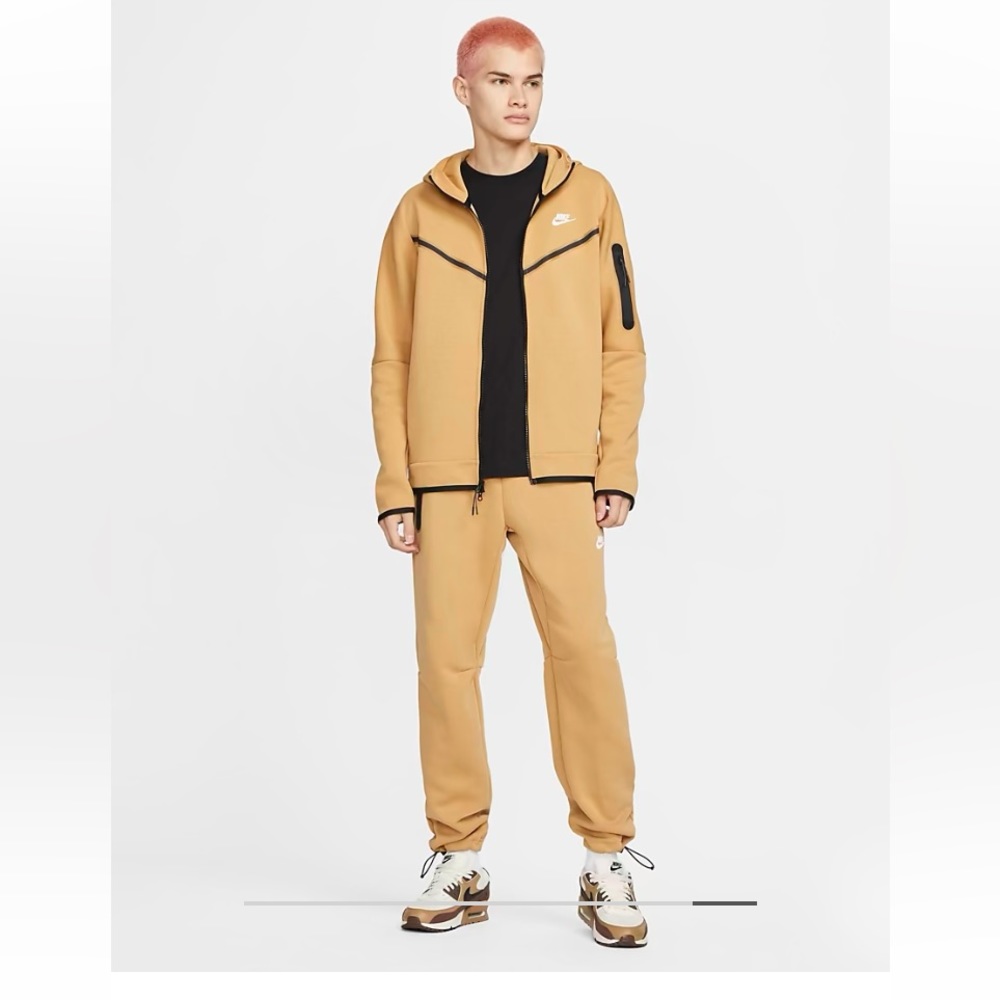 Nike Sportswear Tech Fleece Sweatsuit. Pants and Hoodie. NWT. XL